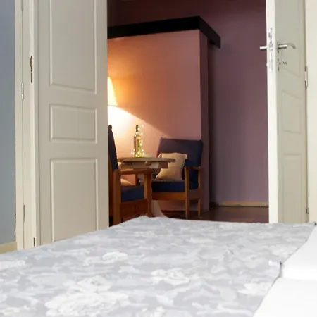 Apartment Alternative Canape